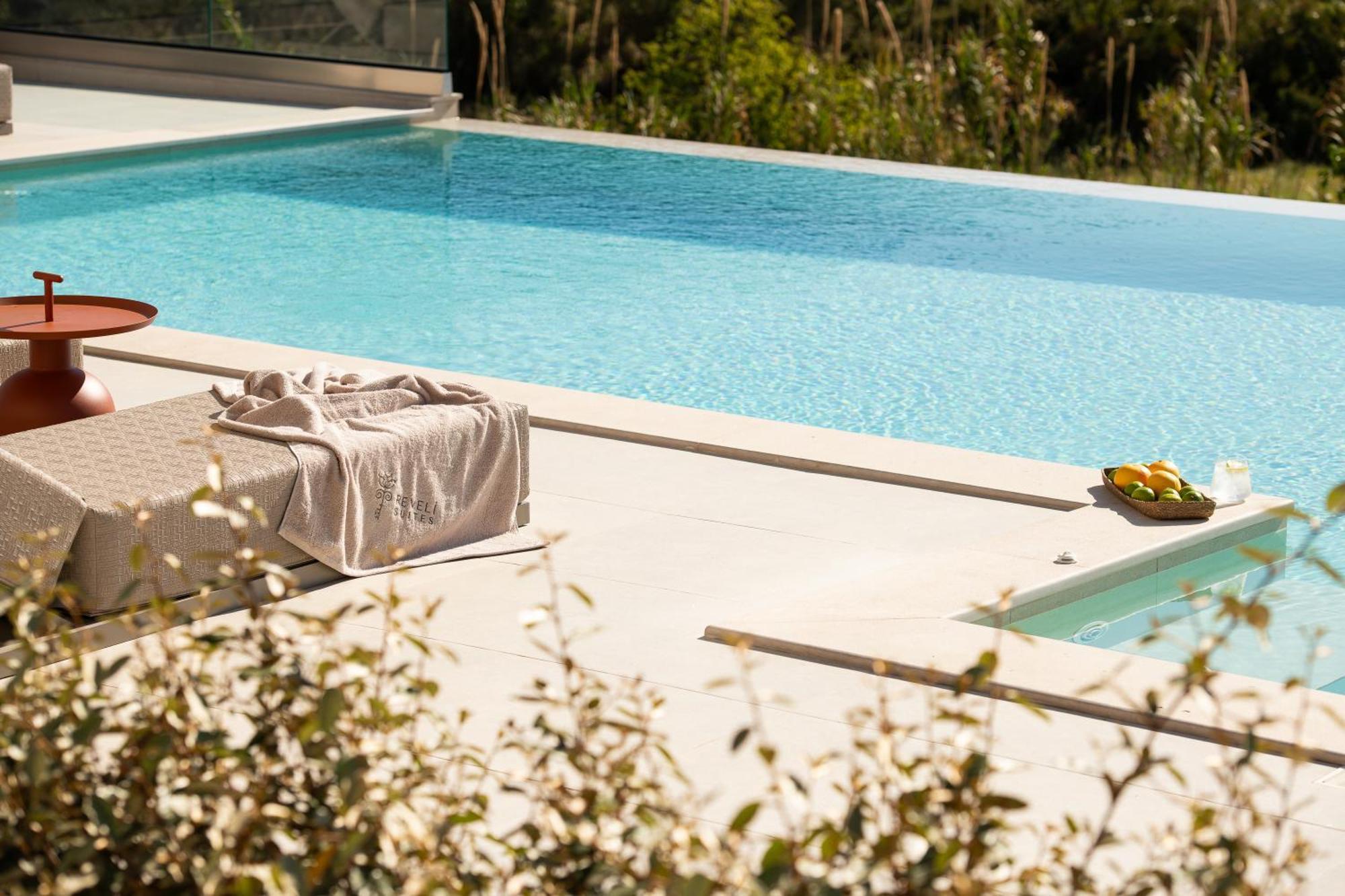 Reveli Suites Katelios Luaran gambar