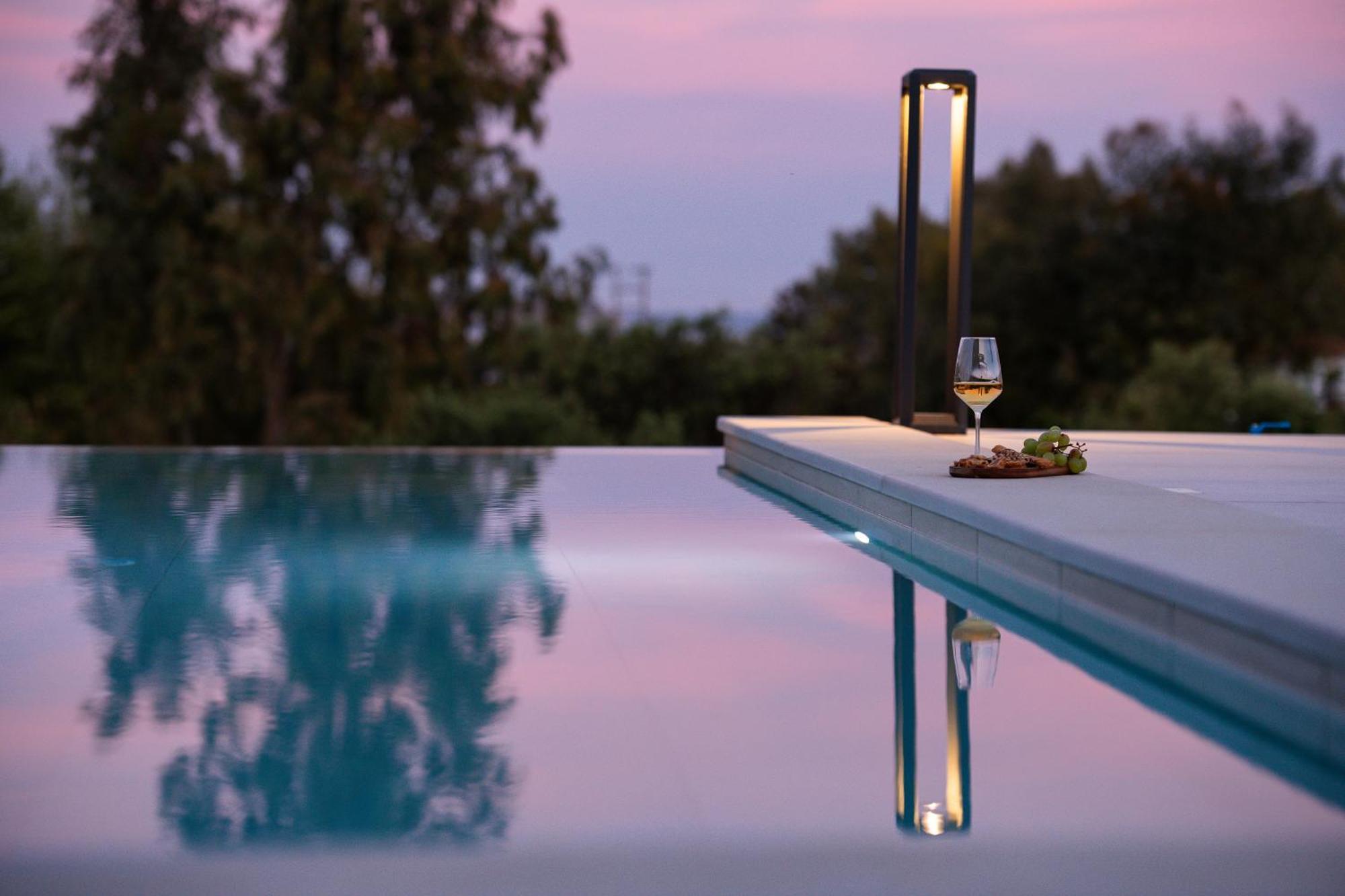 Reveli Suites Katelios Luaran gambar